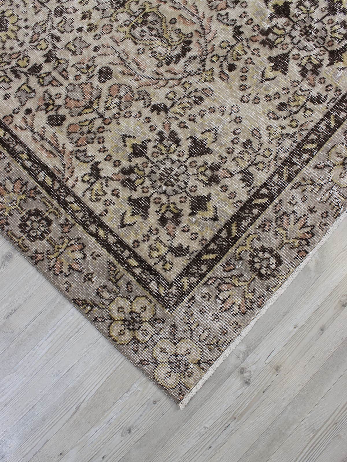 Vintage-Style Wool Hand-Knotted Rug, detail view 4, handmade rug, SKU 10609