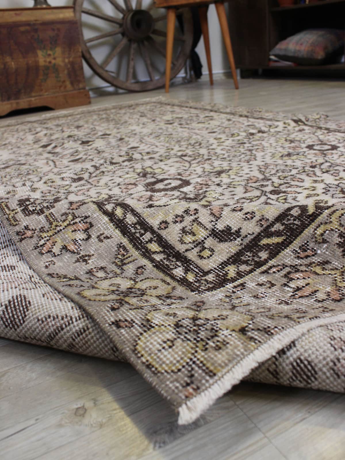 Vintage-Style Wool Hand-Knotted Rug, detail view 5, handmade rug, SKU 10609