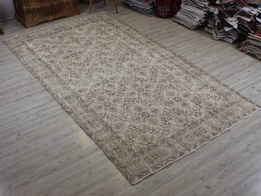 Distressed Wool Handmade Rug, Vintage, Handmade rug, wool & silk wool/weave, size 170 × 298 cm, from Kars, SKU 10620