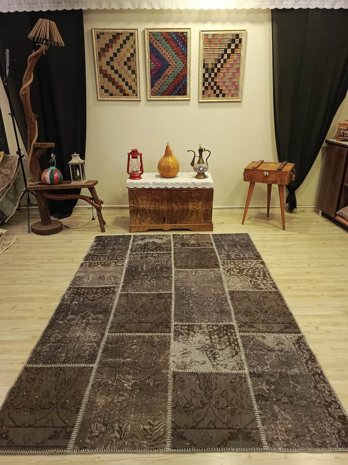 Hand-Woven Patchwork Rug with Fine Craftsmanship, vintage rug, Handmade, hand-knotted wool, size 170 × 250 cm, from Oushak