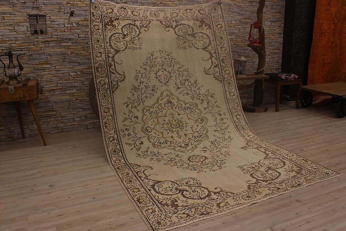 Unique Anatolian Vintage Rug — detail view 2, handmade vintage rug