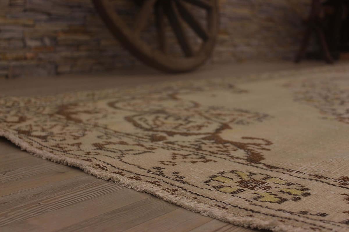 Unique Anatolian Vintage Rug — detail view 5, handmade vintage rug