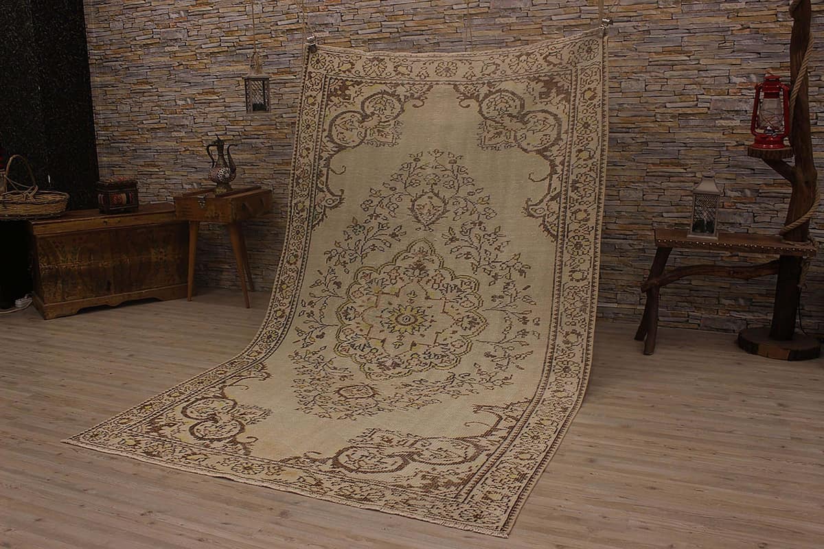 Unique Anatolian Vintage Rug — detail view 3, handmade vintage rug