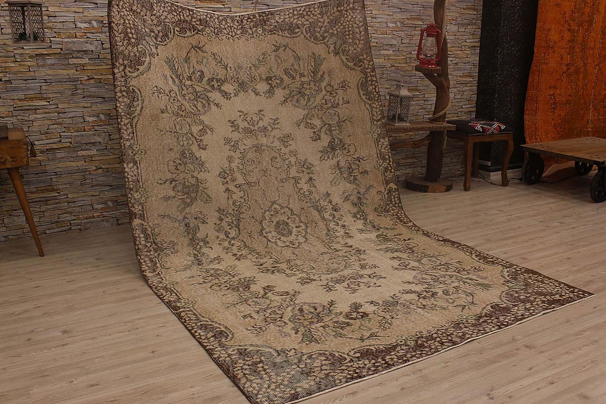 Classic Handwoven Rug, vintage rug, Handmade, hand-knotted wool & cotton, size 168 × 270 cm, from Manisa