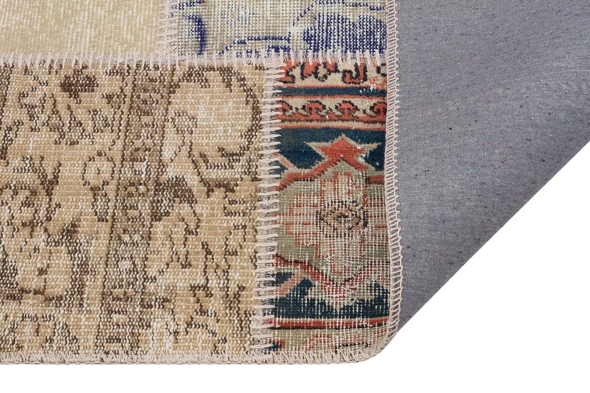 Antique-Style Wool Rug — detail view 3, handmade vintage rug