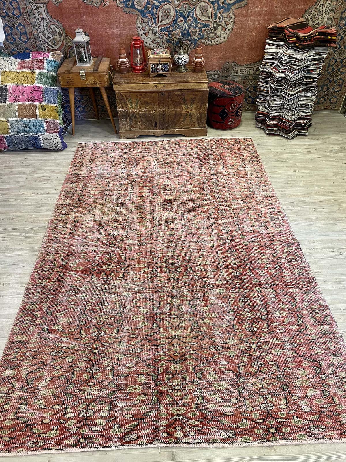 Manisa Distressed Vintage Rug, vintage rug, Handmade, hand-knotted silk, size 181 × 274 cm, from Manisa