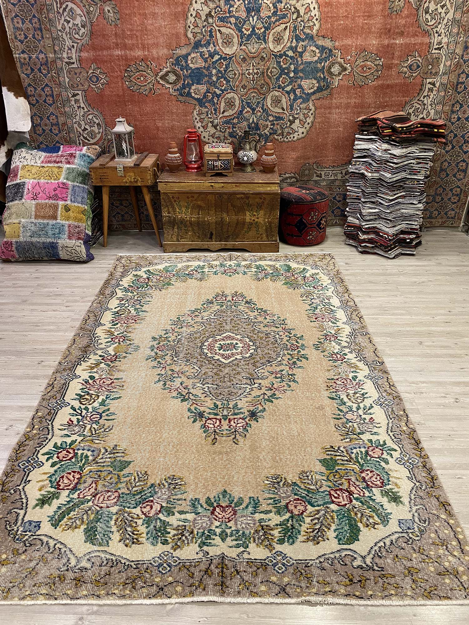Distressed Vintage Rug, vintage rug, Handmade, hand-knotted cotton, size 165 × 259 cm, from Sivas