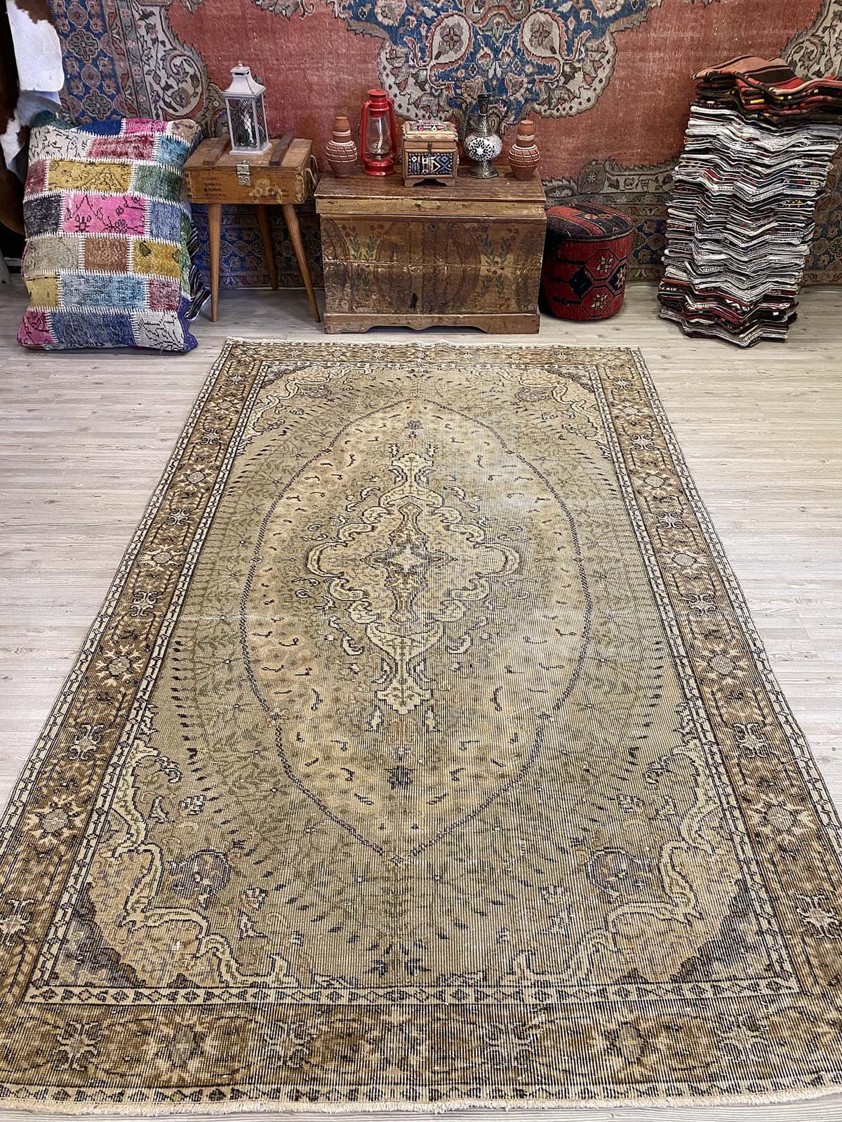 Demirci Distressed Vintage Rug, vintage rug, Handmade, hand-knotted wool, size 173 × 277 cm, from Antalya