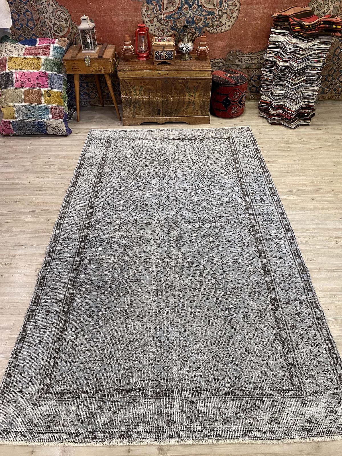 Anatolian Distressed Vintage Rug, vintage rug, Handmade, hand-knotted wool, cotton & silk, size 168 × 280 cm, from Oushak