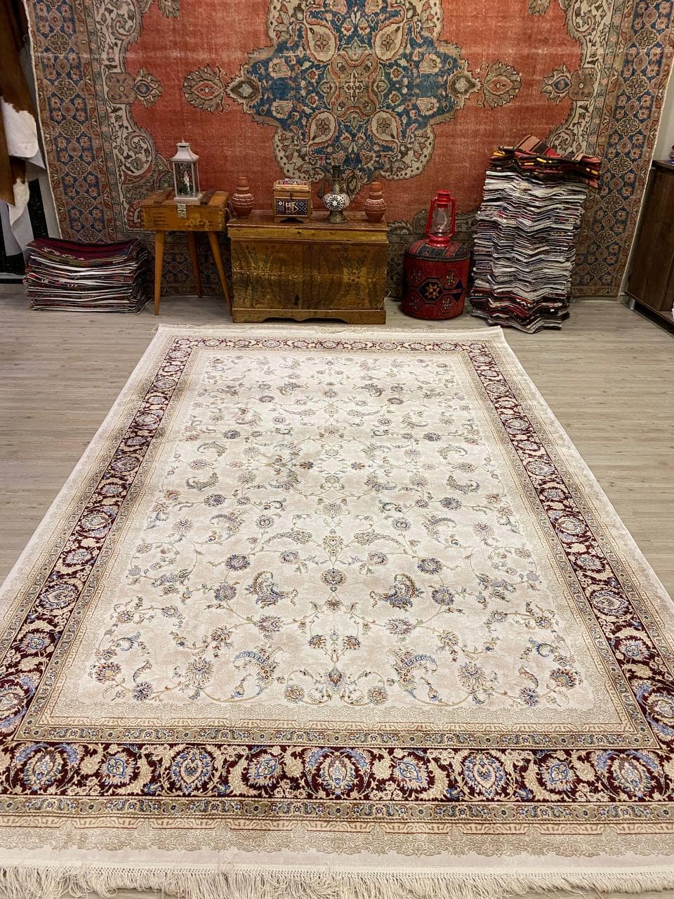 Majestic Appeal Sumer Rug, vintage rug, Machine, hand-knotted wool, size 200 × 290 cm, from Demirci