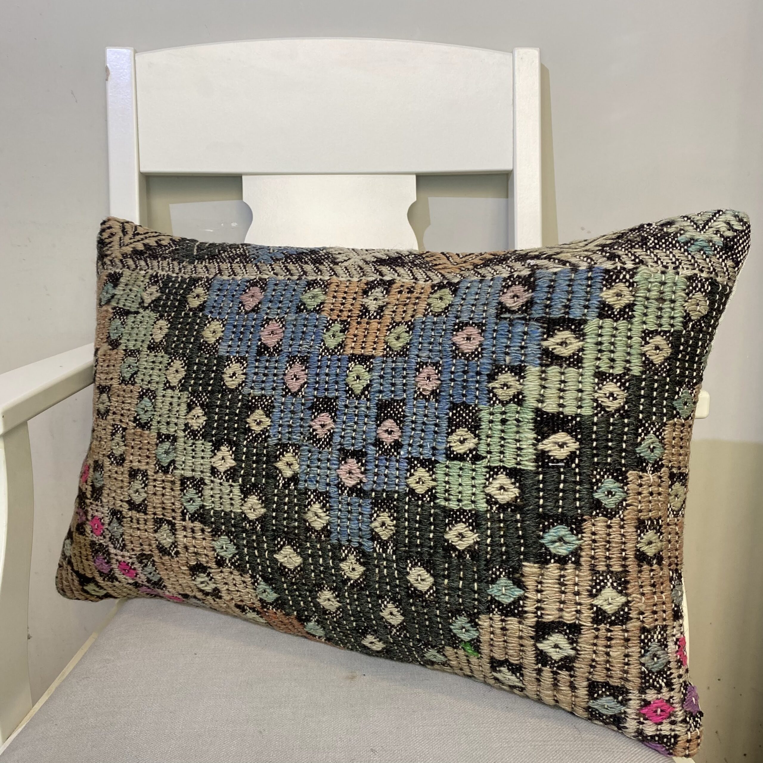 Hand-Woven Pillowcase, vintage rug, Kilim, hand-knotted silk, size 40 × 60 cm, from Kayseri