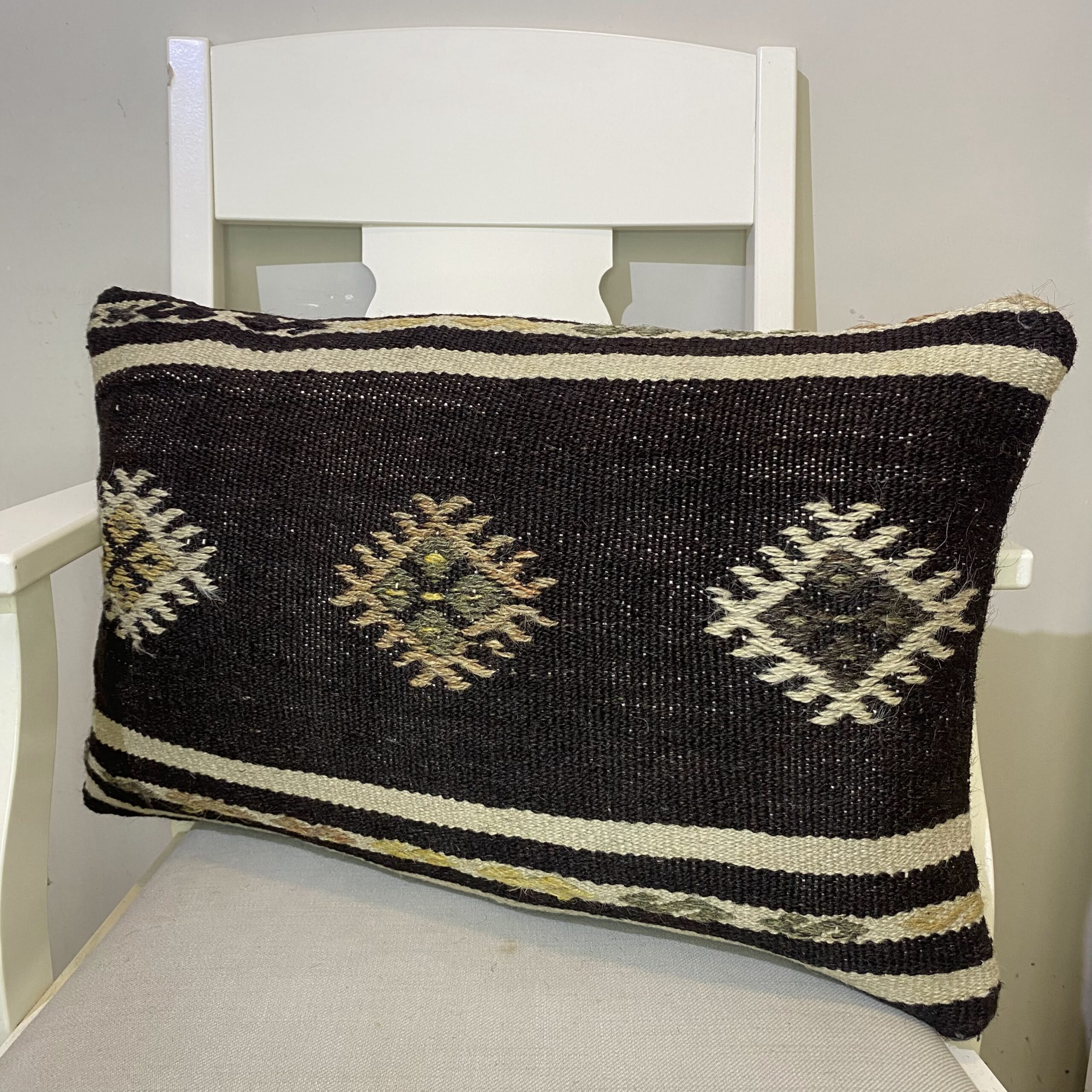Handwoven Pillowcase, vintage rug, Kilim, hand-knotted wool, size 40 × 60 cm, from Cappadocia