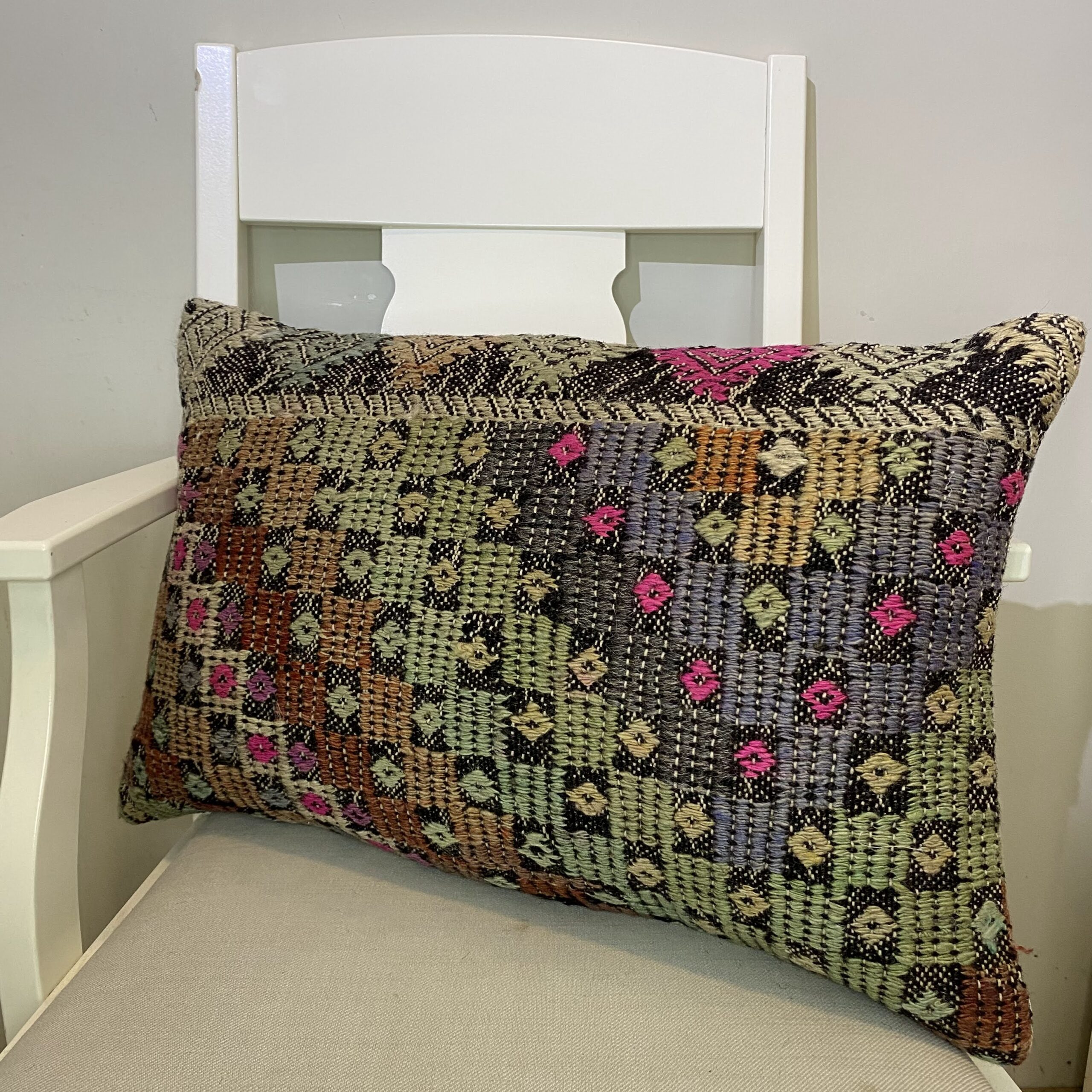 Hand-Woven Pillowcase, vintage rug, Kilim, hand-knotted wool & cotton, size 40 × 60 cm, from Gaziantep