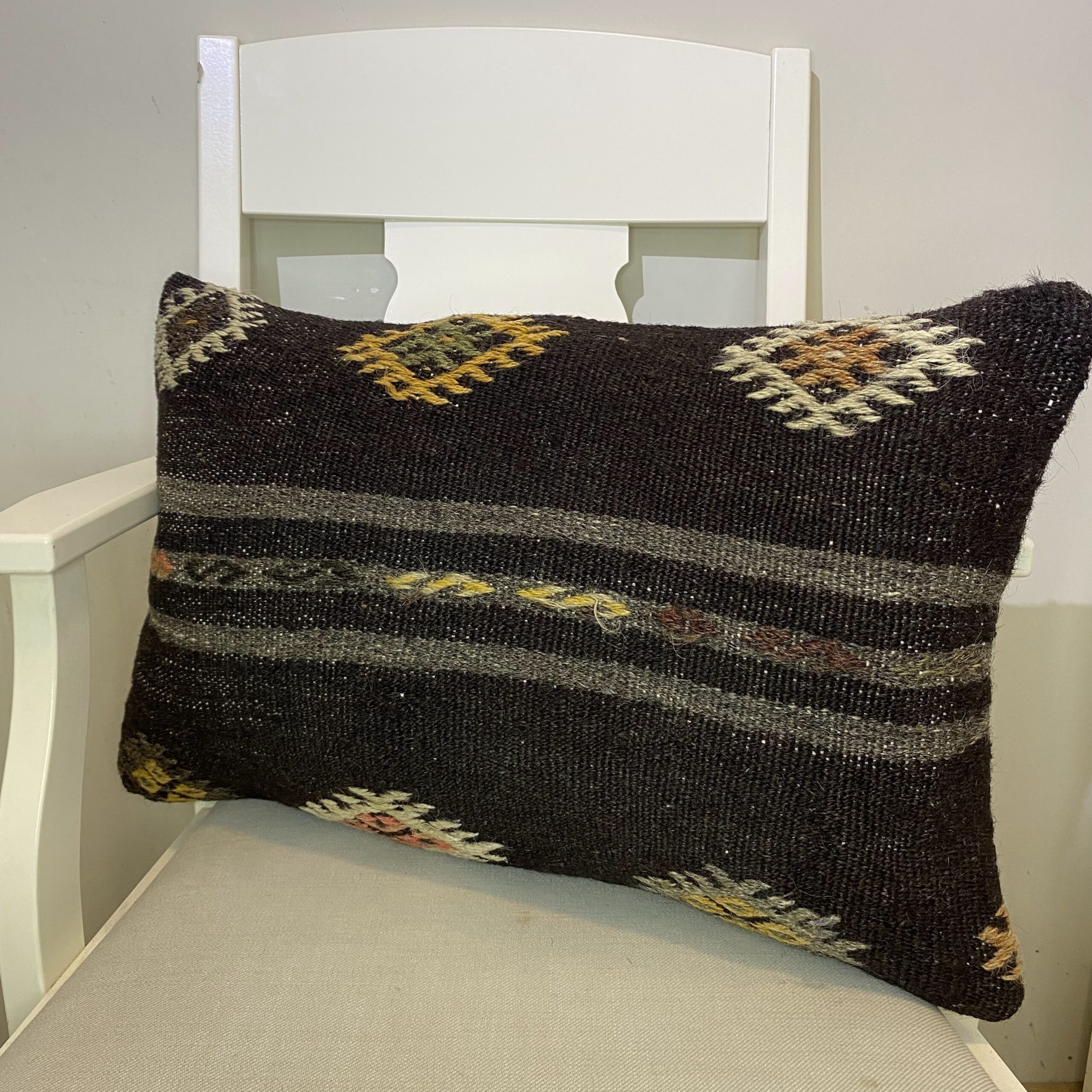 Hand-Woven Pillowcase, vintage rug, Kilim, hand-knotted silk, size 40 × 60 cm, from Oushak