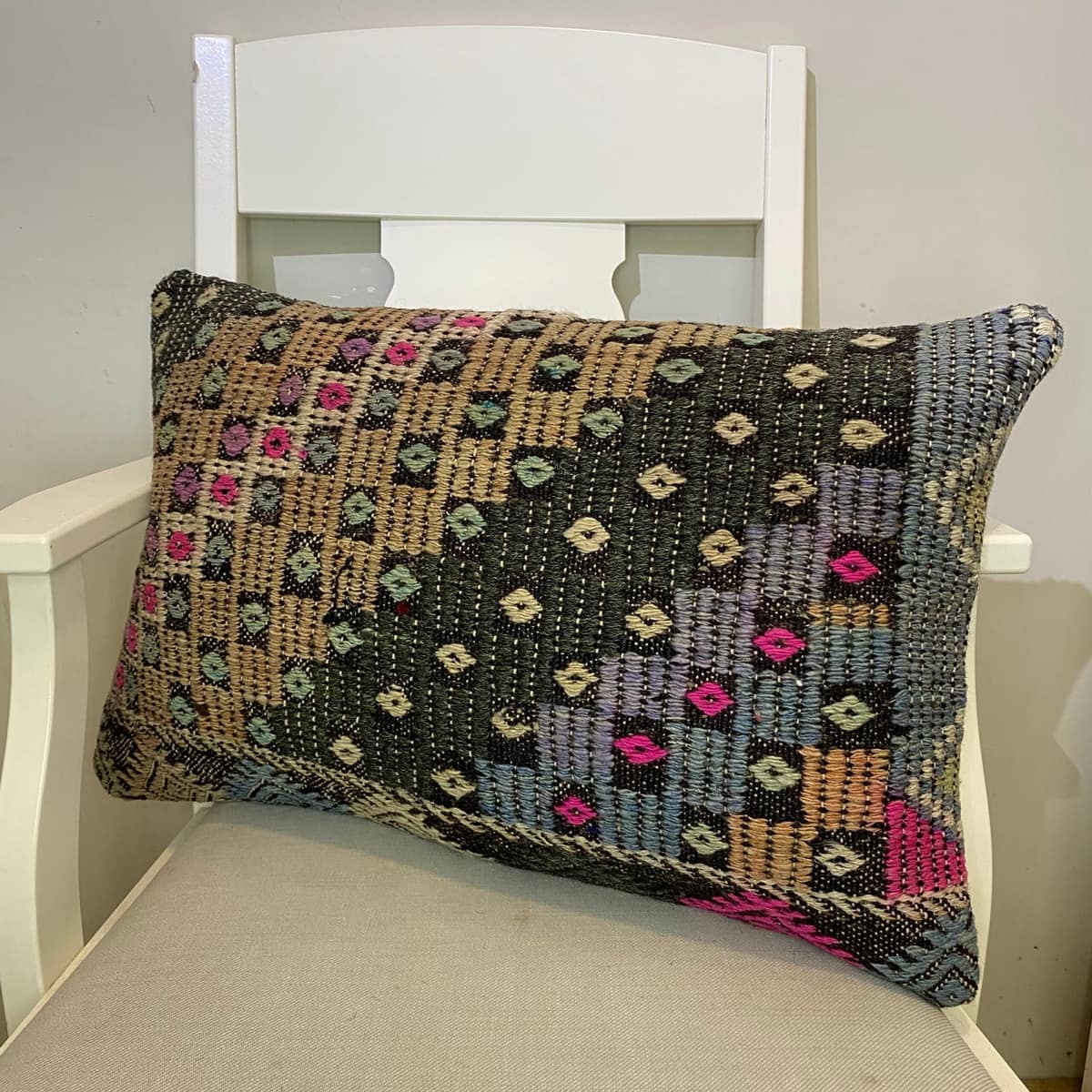 Hand-Woven Pillowcase, vintage rug, Kilim, hand-knotted silk, size 40 × 60 cm, from Oushak