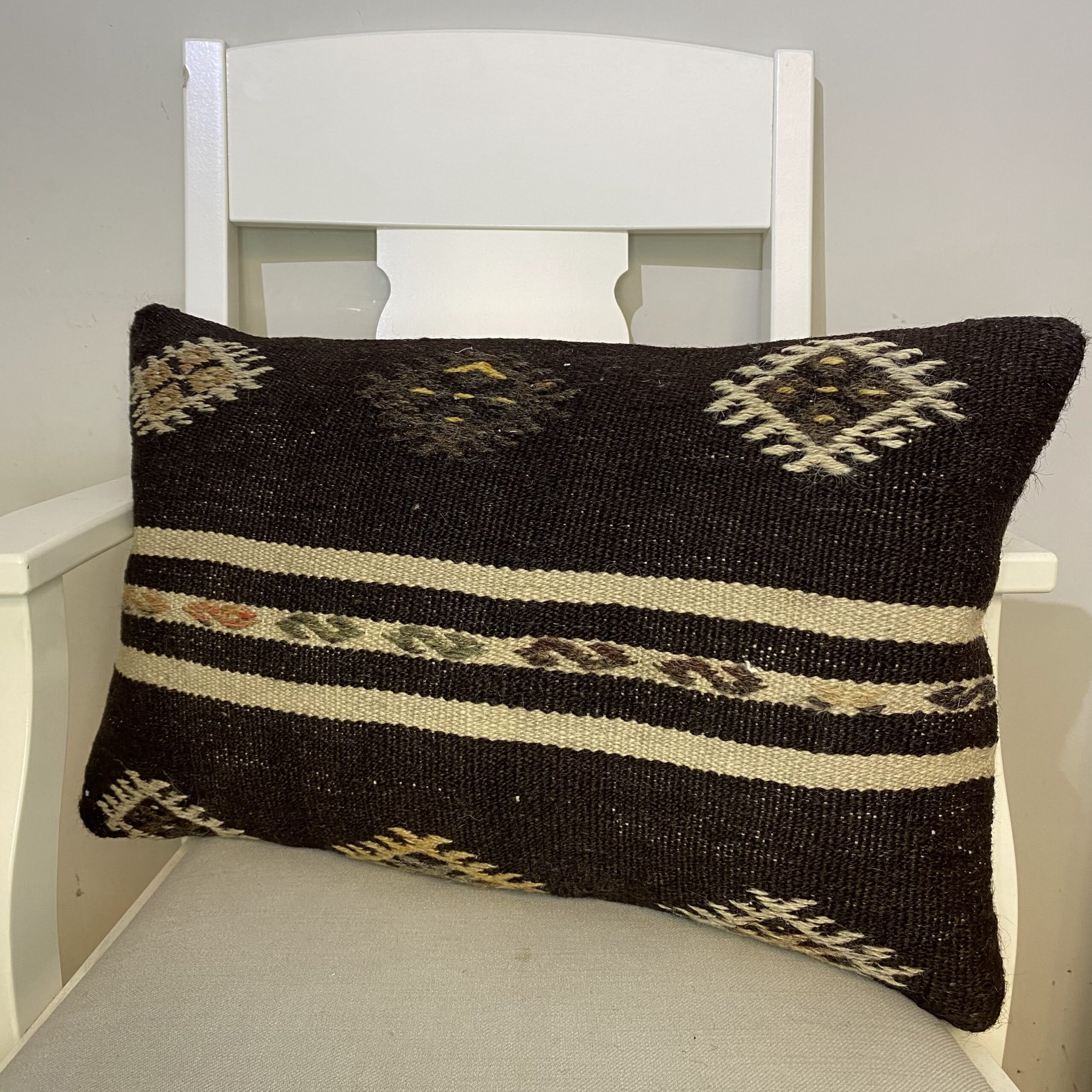Hand-Woven Pillowcase, vintage rug, Kilim, hand-knotted wool & silk, size 40 × 60 cm, from Oushak
