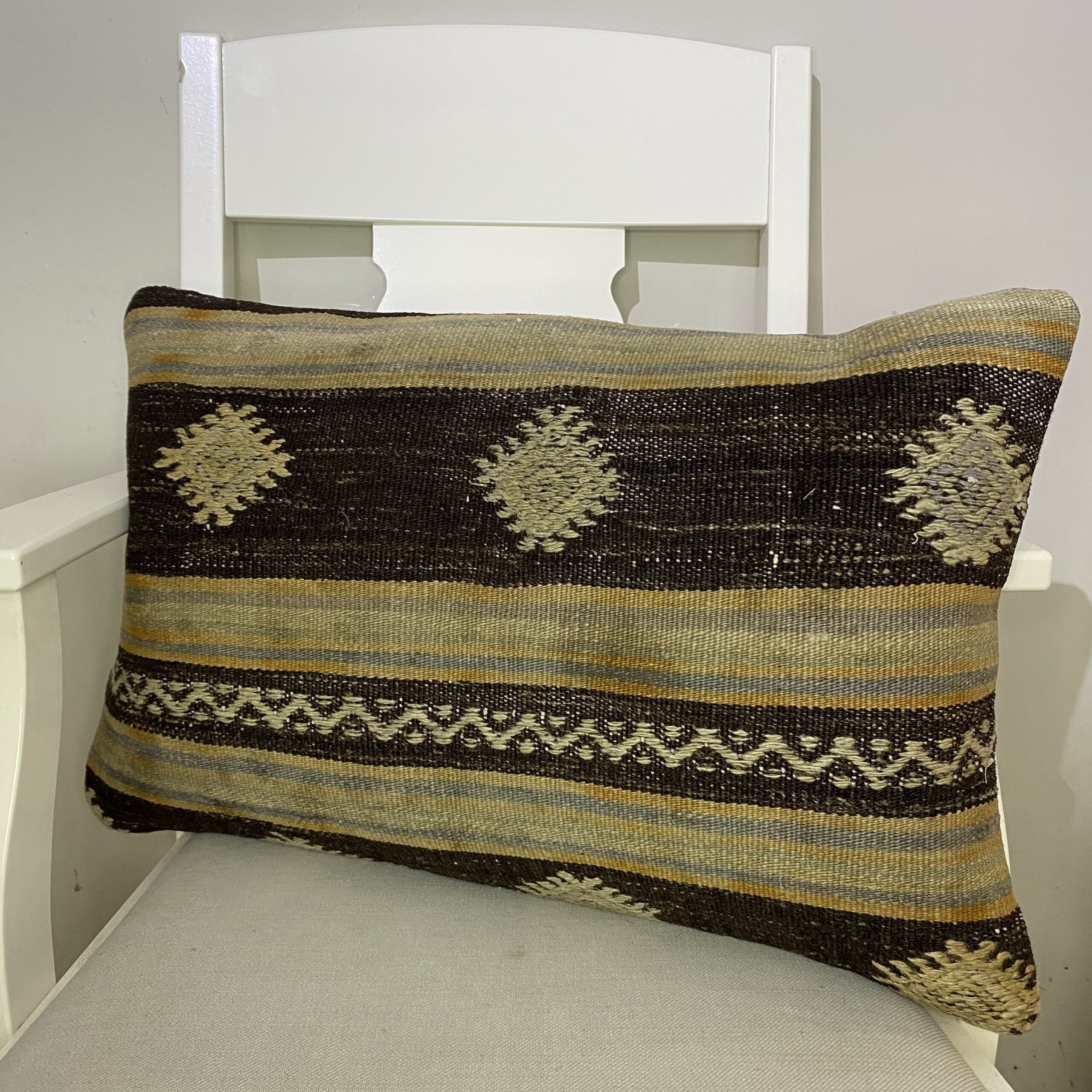 Hand-Woven Pillowcase, vintage rug, Kilim, hand-knotted wool, cotton & silk, size 40 × 60 cm, from Cappadocia