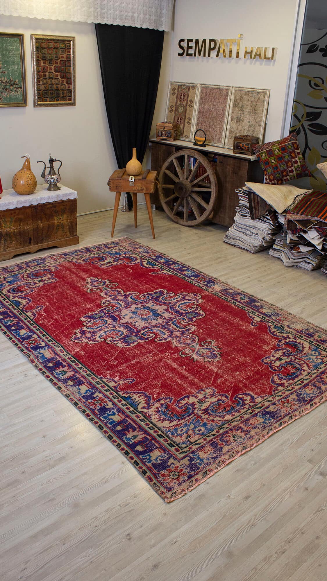 Hand-Woven Classic Rug, vintage rug, Handmade, hand-knotted wool & silk, size 187 × 288 cm, from Konya