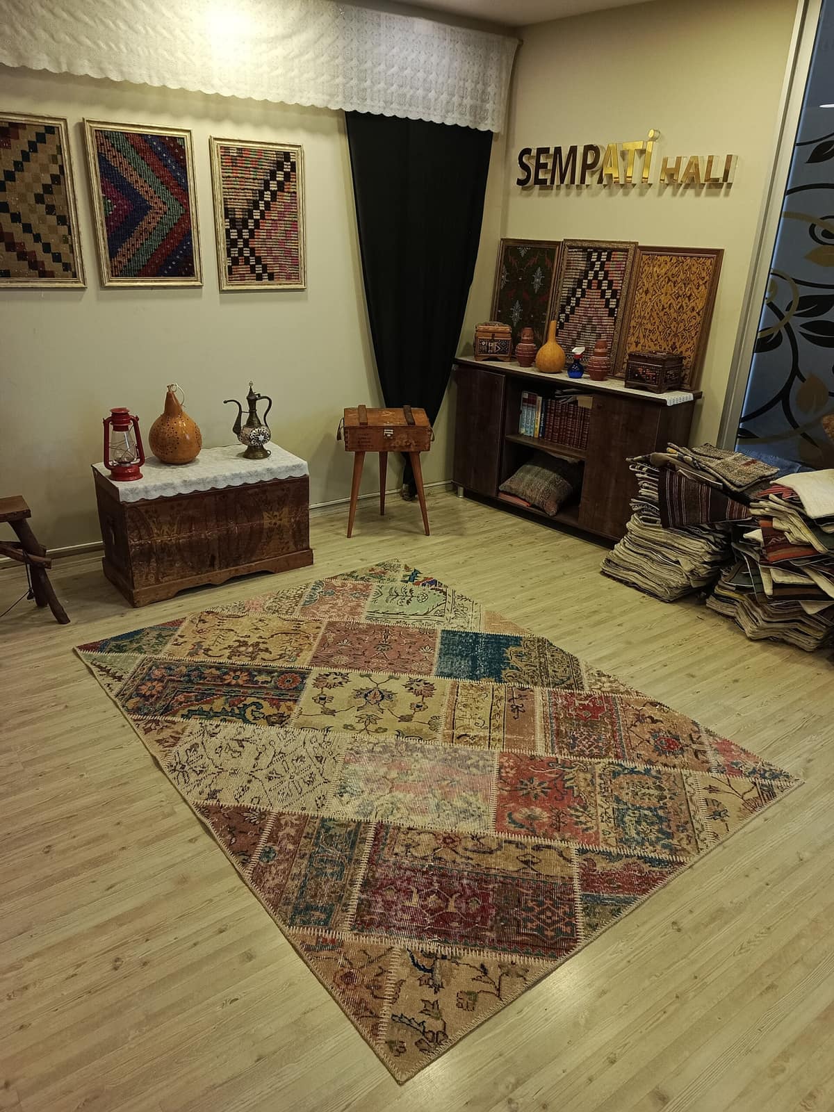 Vintage-Look Wool Patchwork Rug, vintage rug, Handmade, hand-knotted wool & cotton, size 160 × 218 cm, from Milas