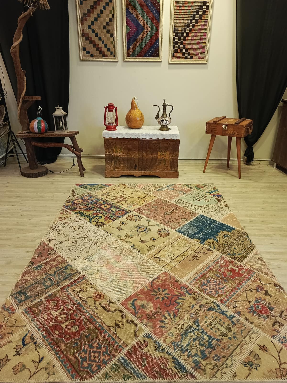 Vintage-Look Wool Patchwork Rug — detail view 3, handmade vintage rug