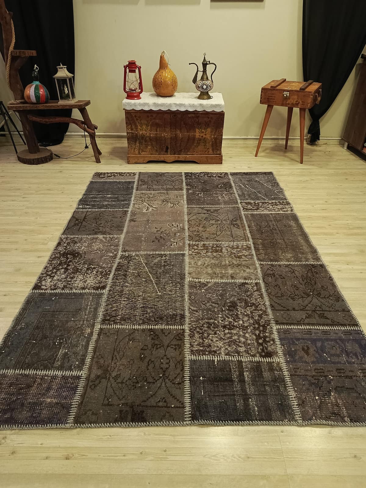 Handmade Vintage-Style Wool Patchwork Rug, vintage rug, Handmade, hand-knotted wool & silk, size 160 × 230 cm, from Sivas
