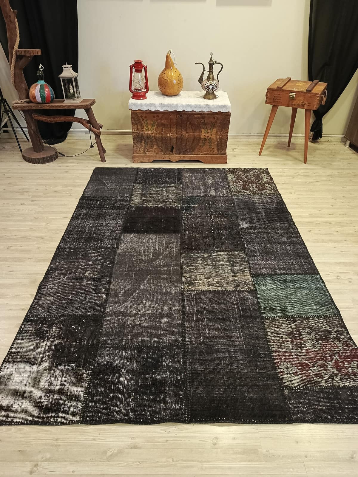 Handmade Vintage-Style Wool Patchwork Rug, vintage rug, Handmade, hand-knotted wool & silk, size 160 × 230 cm, from Yahyalı