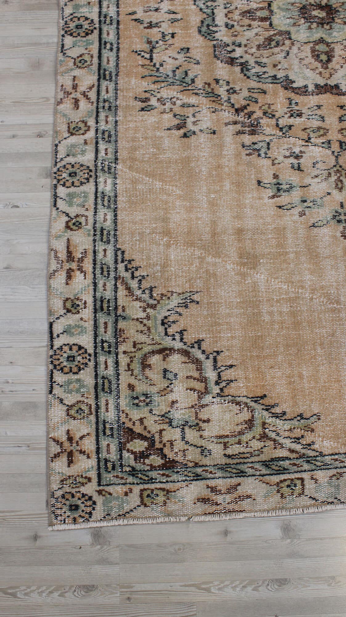Distressed Vintage Wool Rug — detail view 4, handmade vintage rug