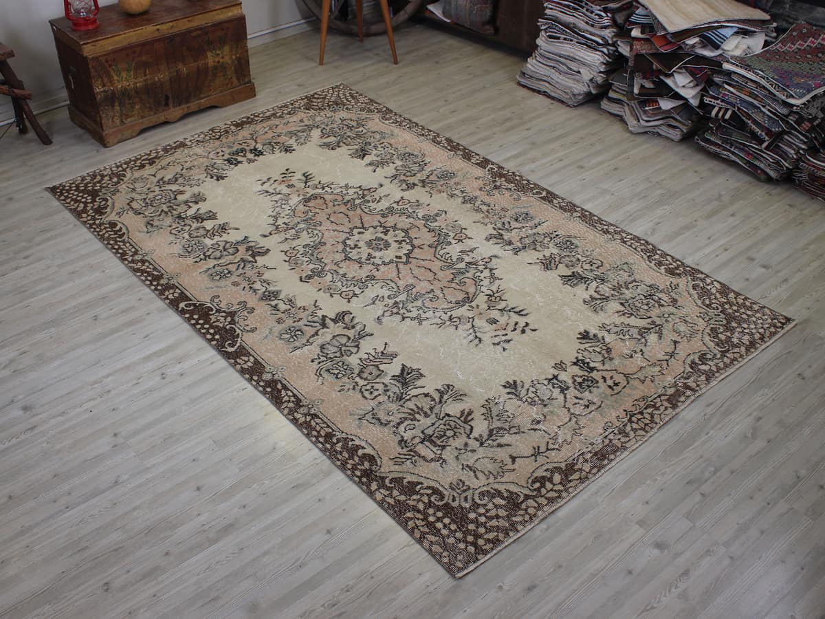 Vintage Handmade Wool Rug, vintage rug, Handmade, hand-knotted silk, size 172 × 285 cm, from Anatolia
