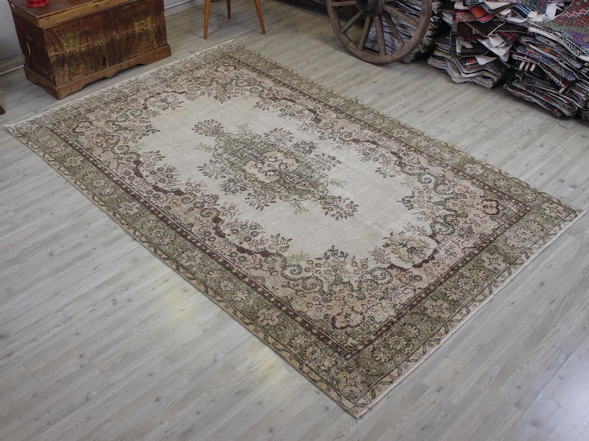 Vintage Rug, vintage rug, Handmade, hand-knotted wool & silk, size 173 × 278 cm, from Milas