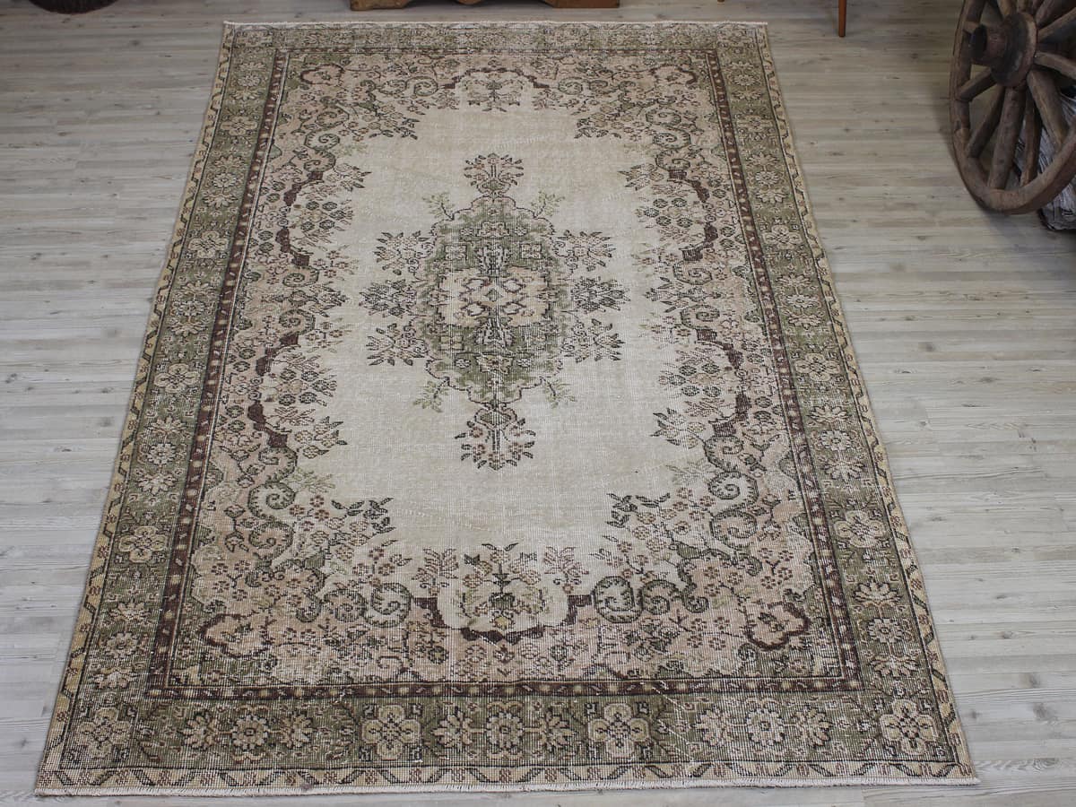 Vintage Rug — detail view 3, handmade vintage rug