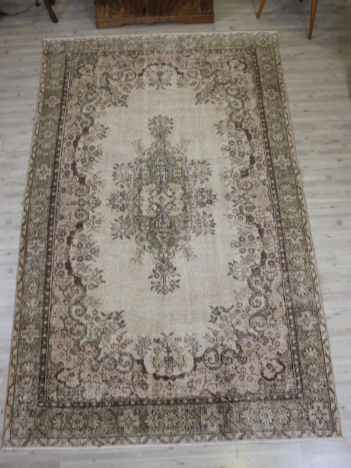 Vintage Rug — detail view 4, handmade vintage rug
