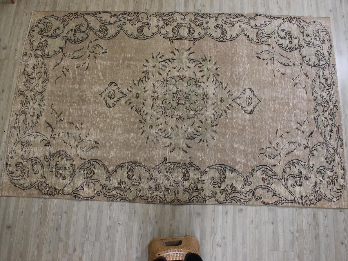 Vintage Wool Rug — detail view 3, handmade vintage rug