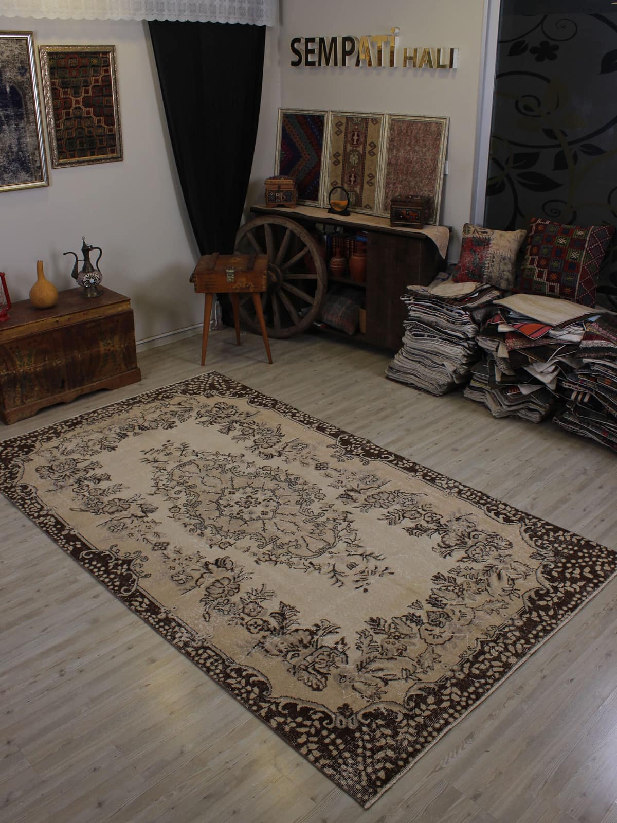 Vintage Hand-Woven Wool Rug — detail view 2, handmade vintage rug