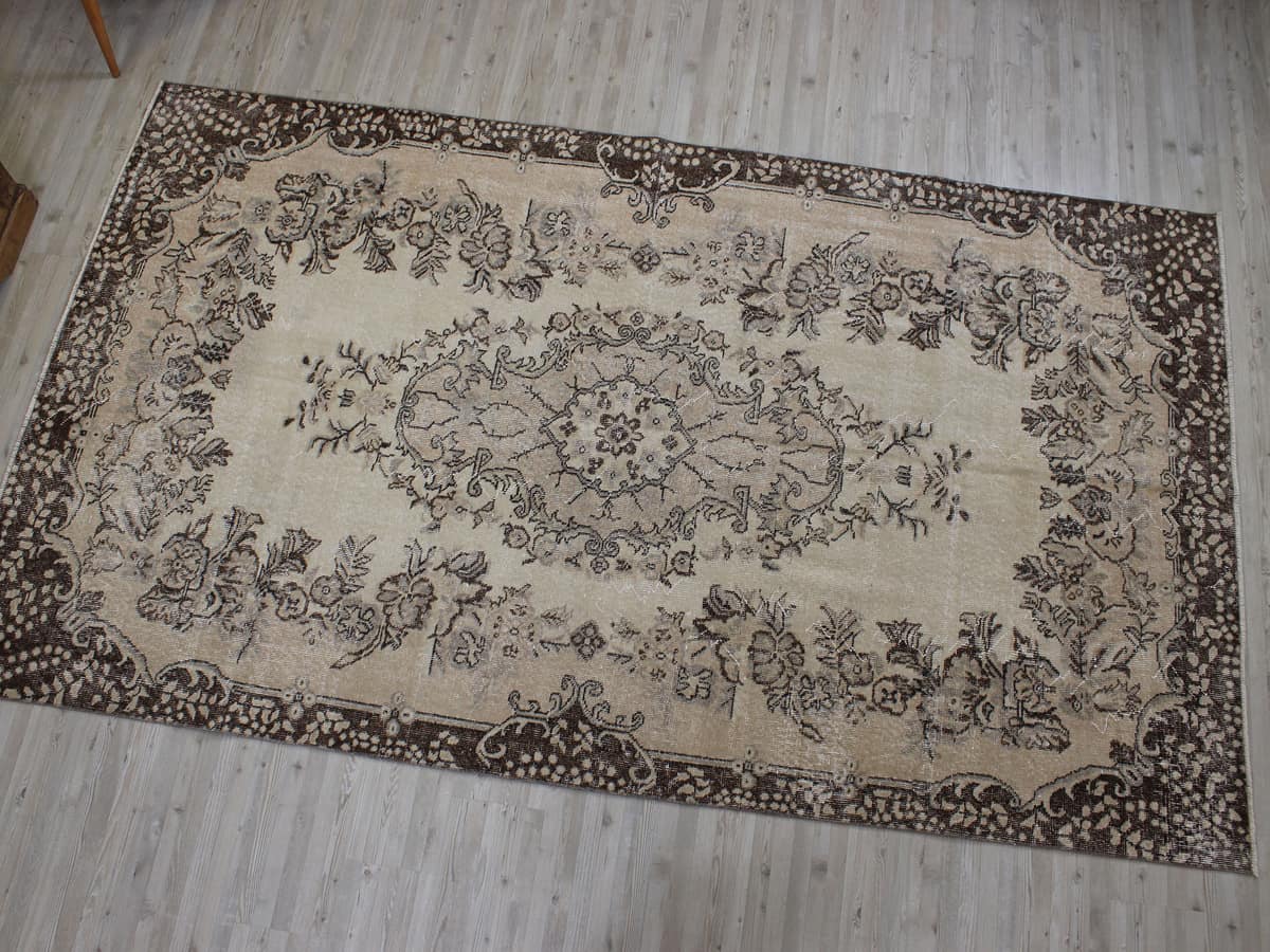 Vintage Hand-Woven Wool Rug — detail view 3, handmade vintage rug