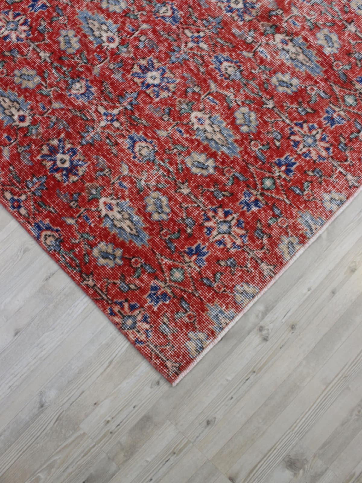 Hand-Woven Wool Vintage Rug — detail view 2, handmade vintage rug