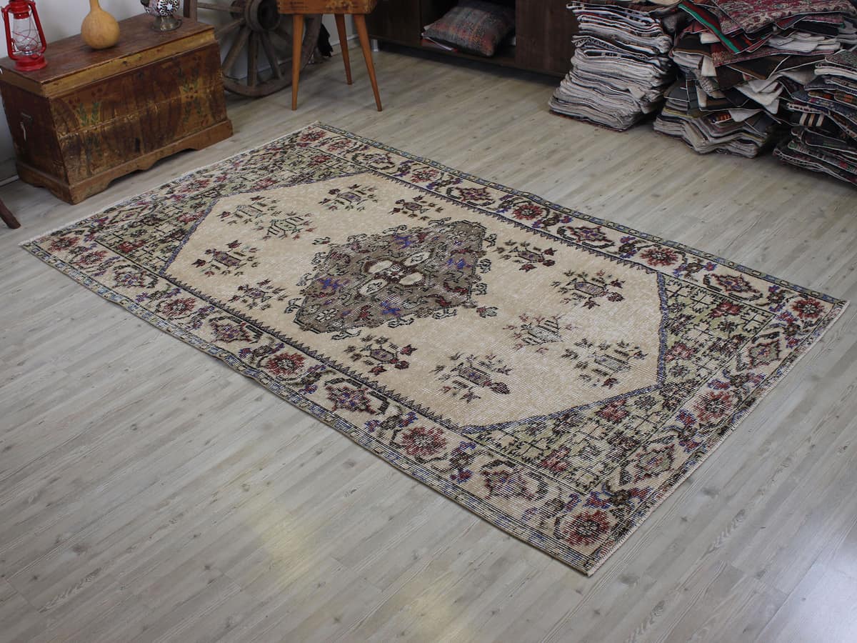 Handmade Wool Rug, vintage rug, Handmade, hand-knotted wool, cotton & silk, size 160 × 269 cm, from Kars