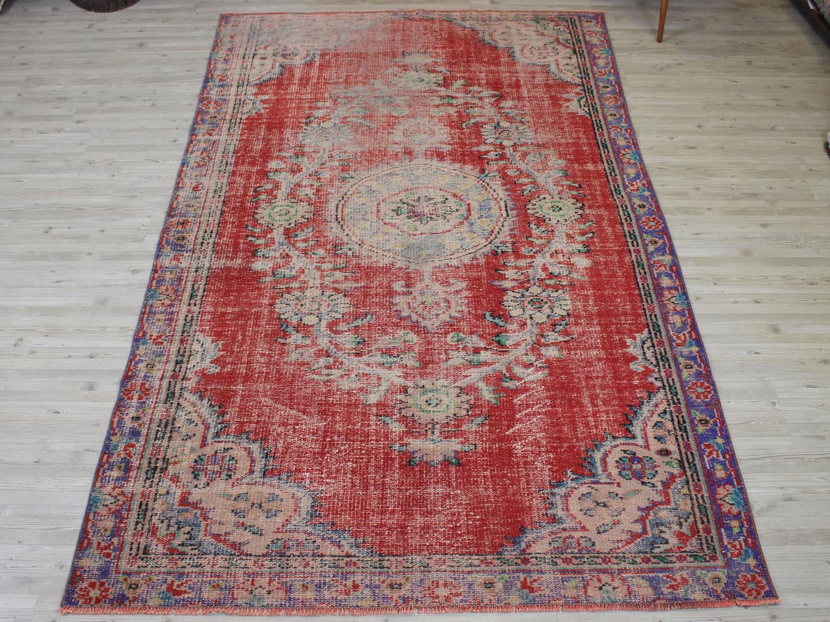 Handmade Wool Vintage Rug — detail view 2, handmade vintage rug
