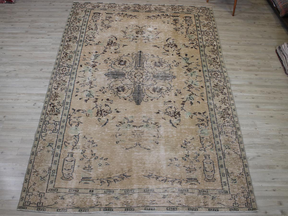 Vintage Hand-Woven Wool Rug — detail view 2, handmade vintage rug