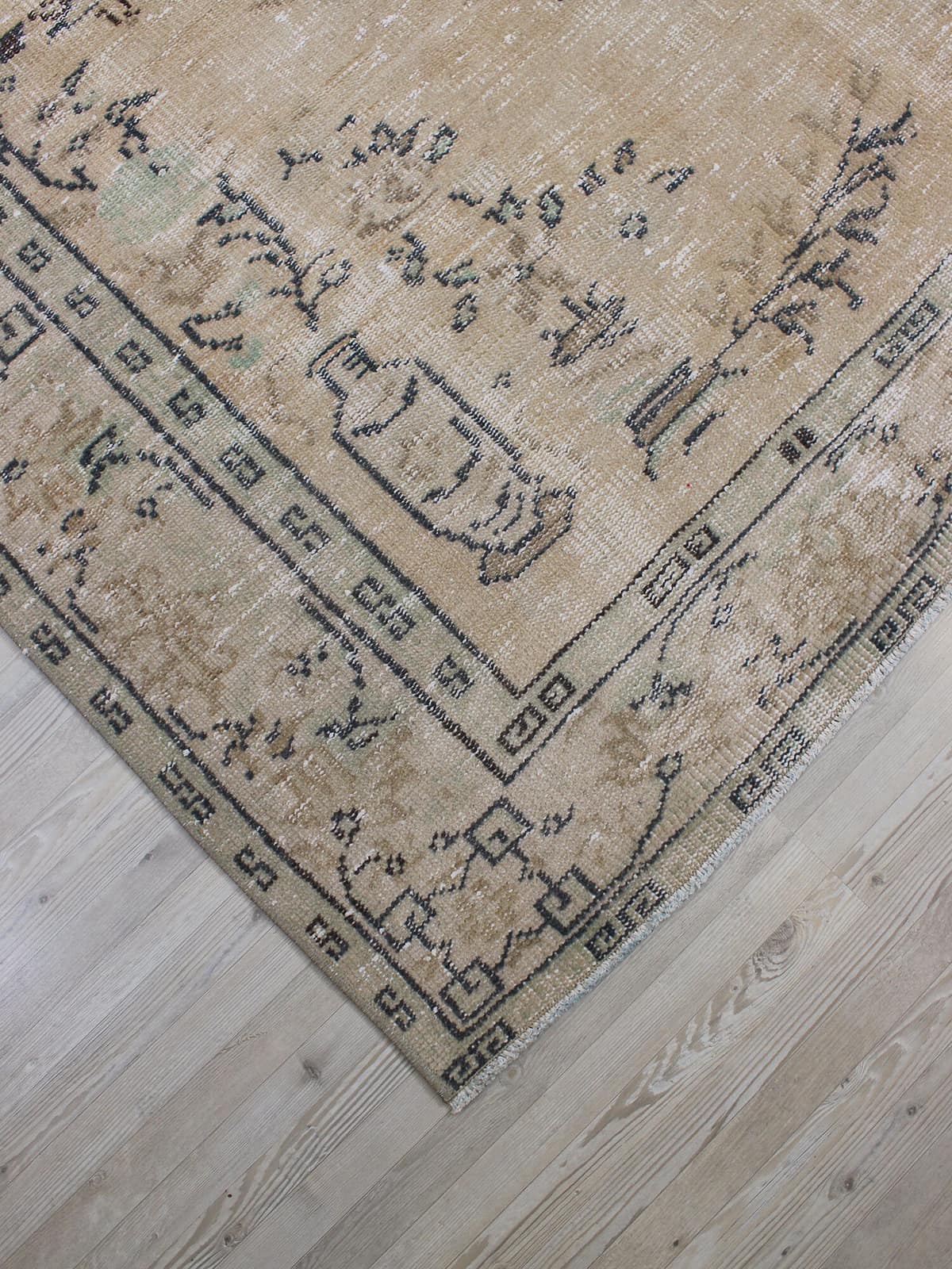 Vintage Hand-Woven Wool Rug — detail view 4, handmade vintage rug