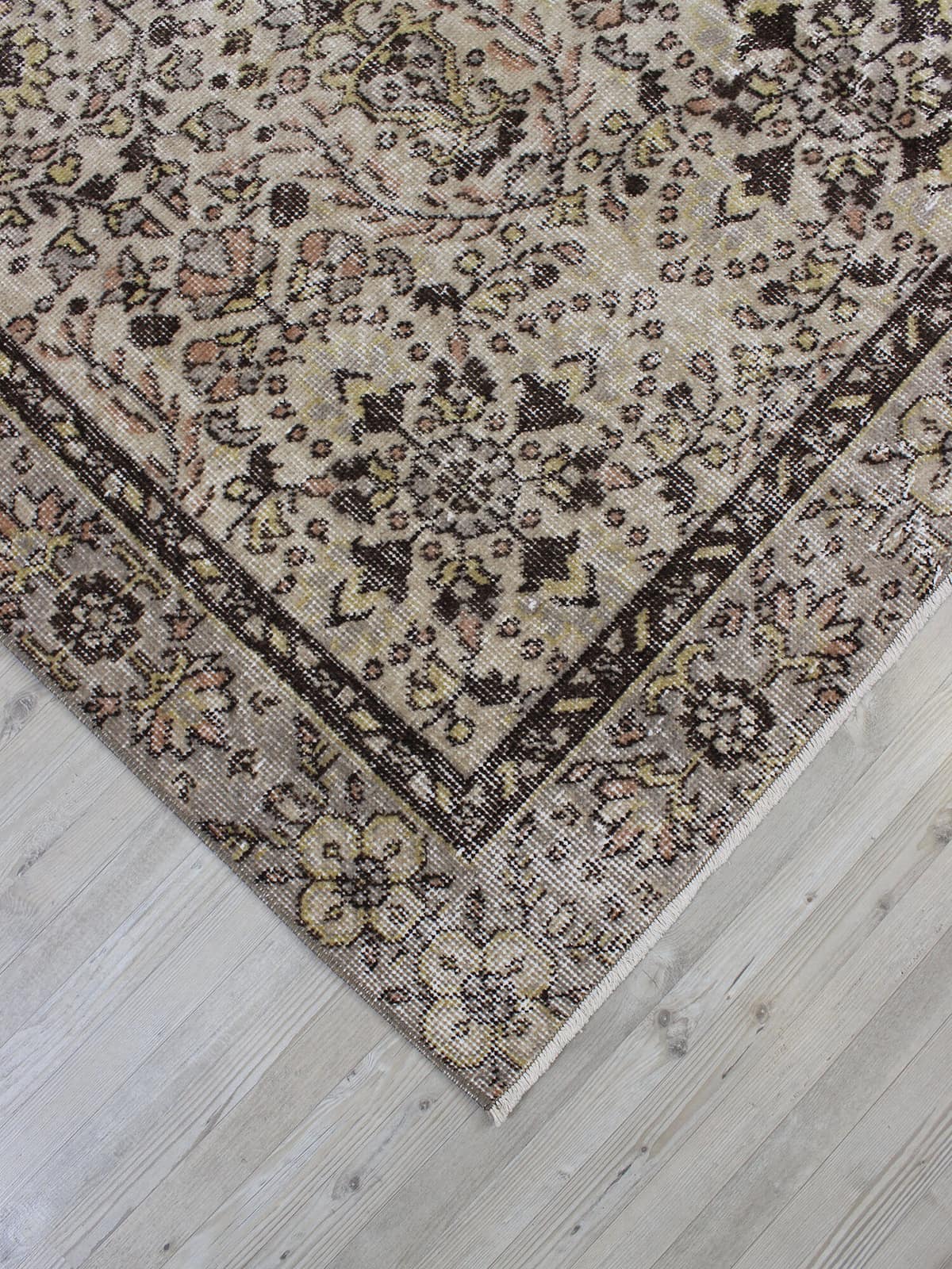 Vintage-Style Wool Hand-Knotted Rug — detail view 4, handmade vintage rug