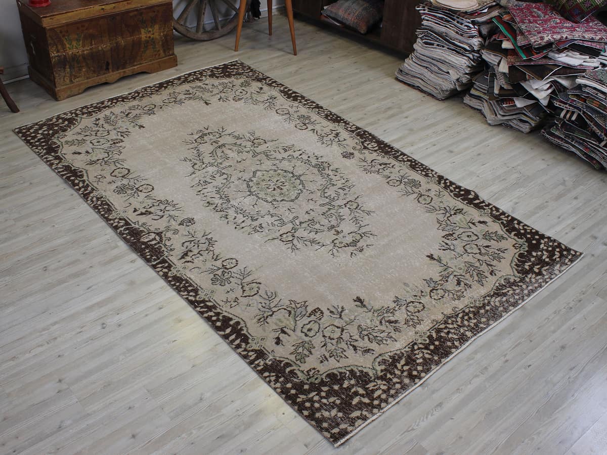 Distressed Handmade Wool Rug, Vintage, vintage rug, Handmade, hand-knotted wool, cotton & silk, size 163 × 275 cm, from Oushak