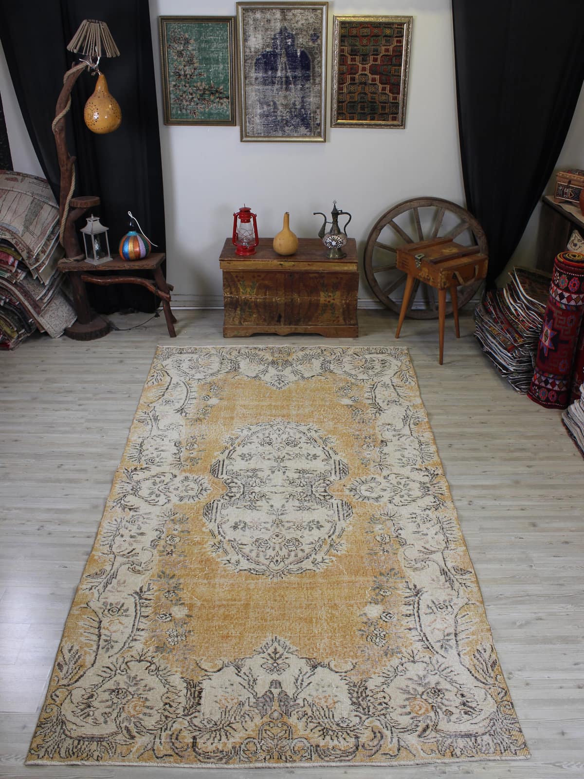 Vintage-Style Wool Rug — detail view 2, handmade vintage rug