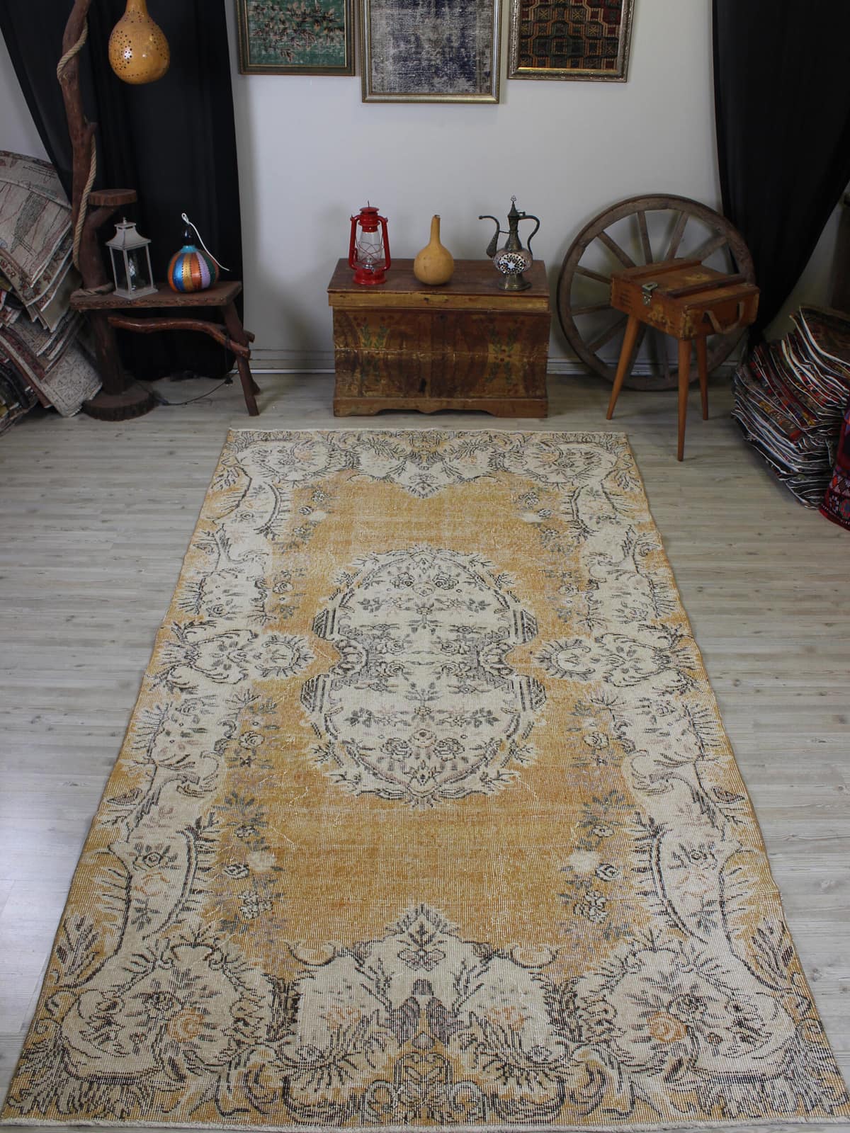 Vintage-Style Wool Rug — detail view 4, handmade vintage rug