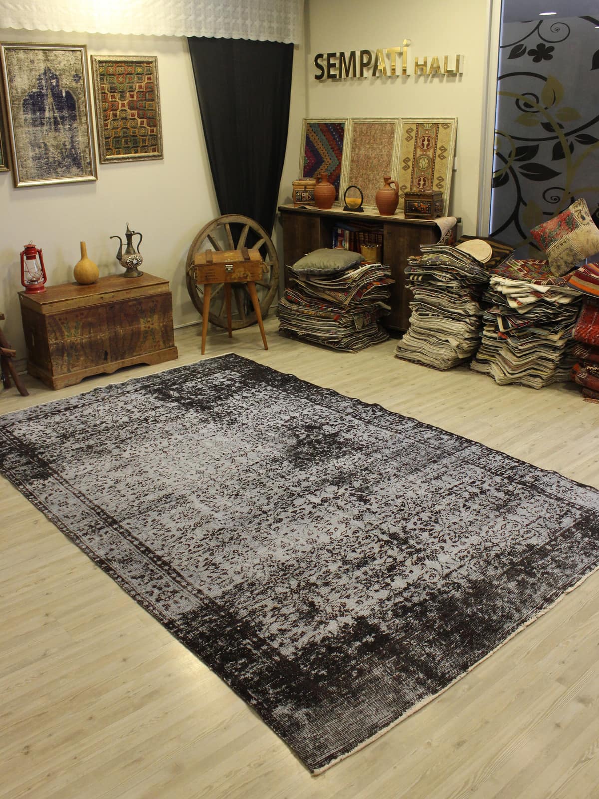 Handwoven Vintage Wool Rug — detail view 3, handmade vintage rug