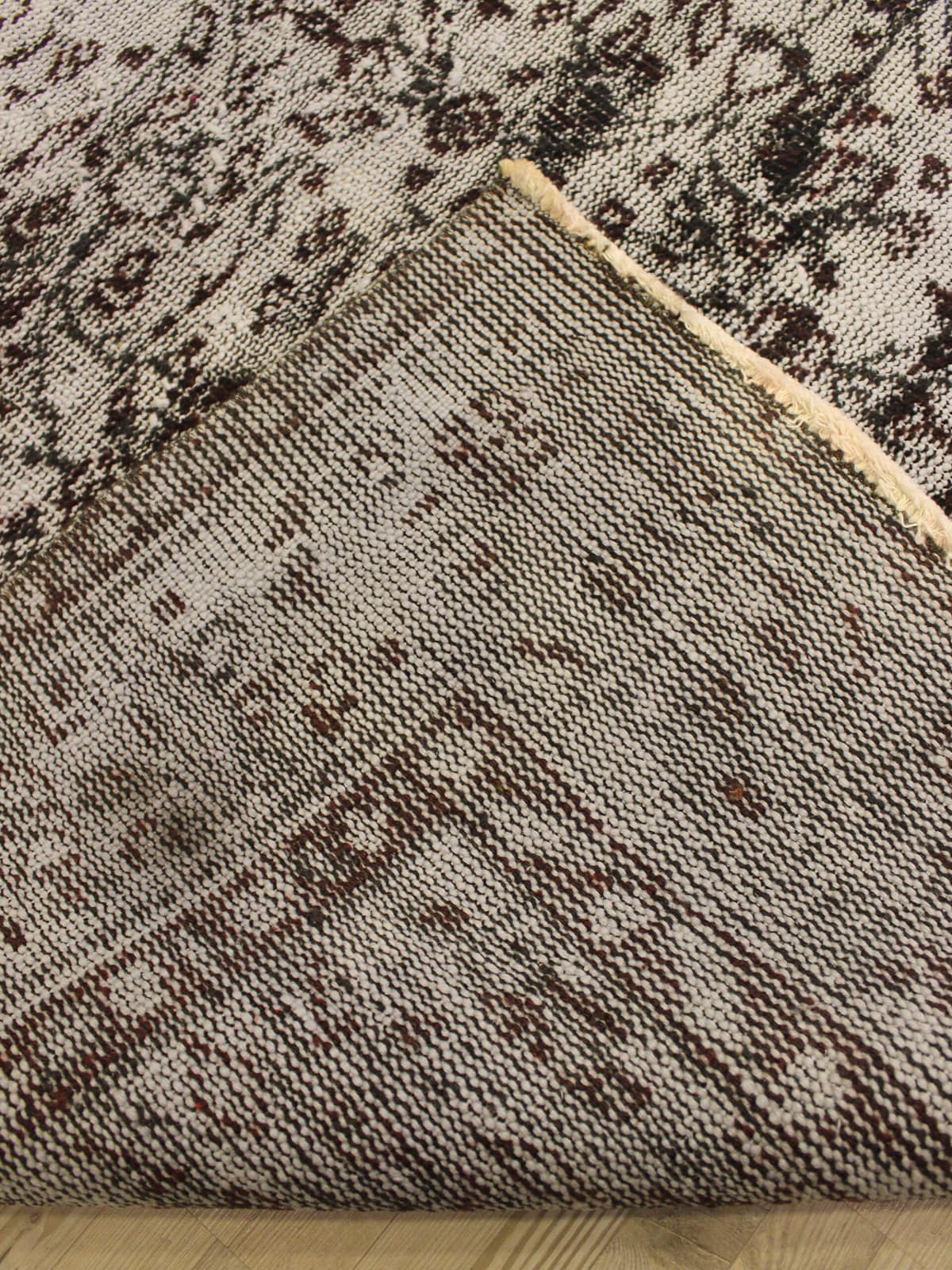 Handwoven Vintage Wool Rug — detail view 4, handmade vintage rug