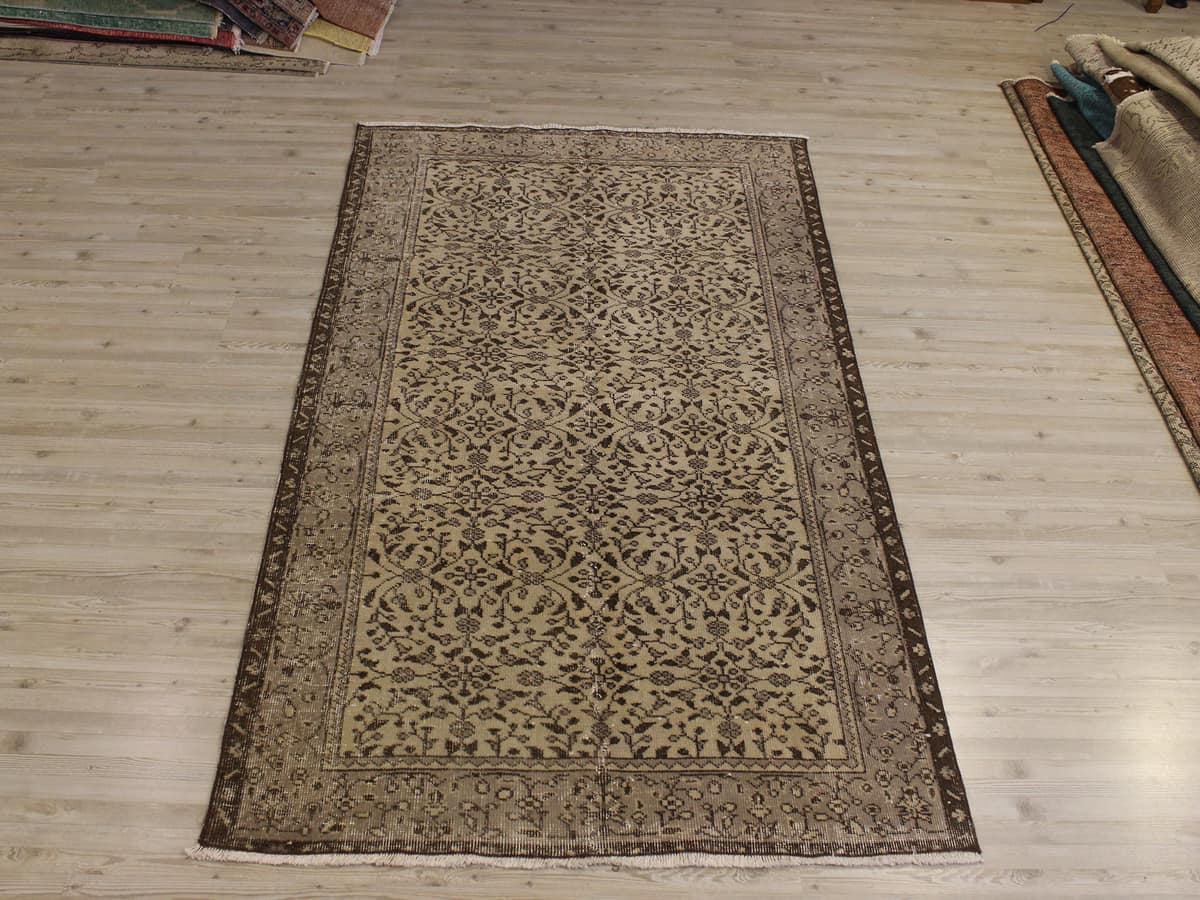 Hand-Woven Wool Vintage Rug — detail view 2, handmade vintage rug