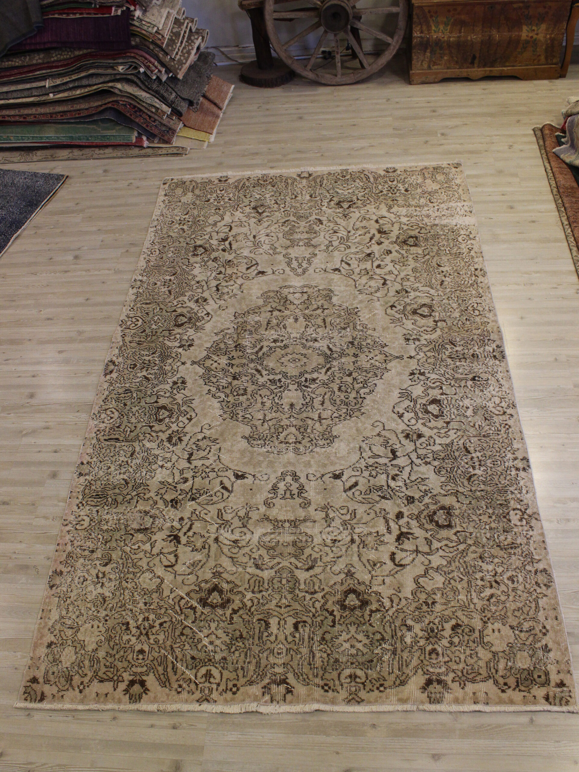 Distressed Hand-Woven Rug, Vintage, vintage rug, Handmade, hand-knotted wool, size 162 × 270 cm, from Sivas