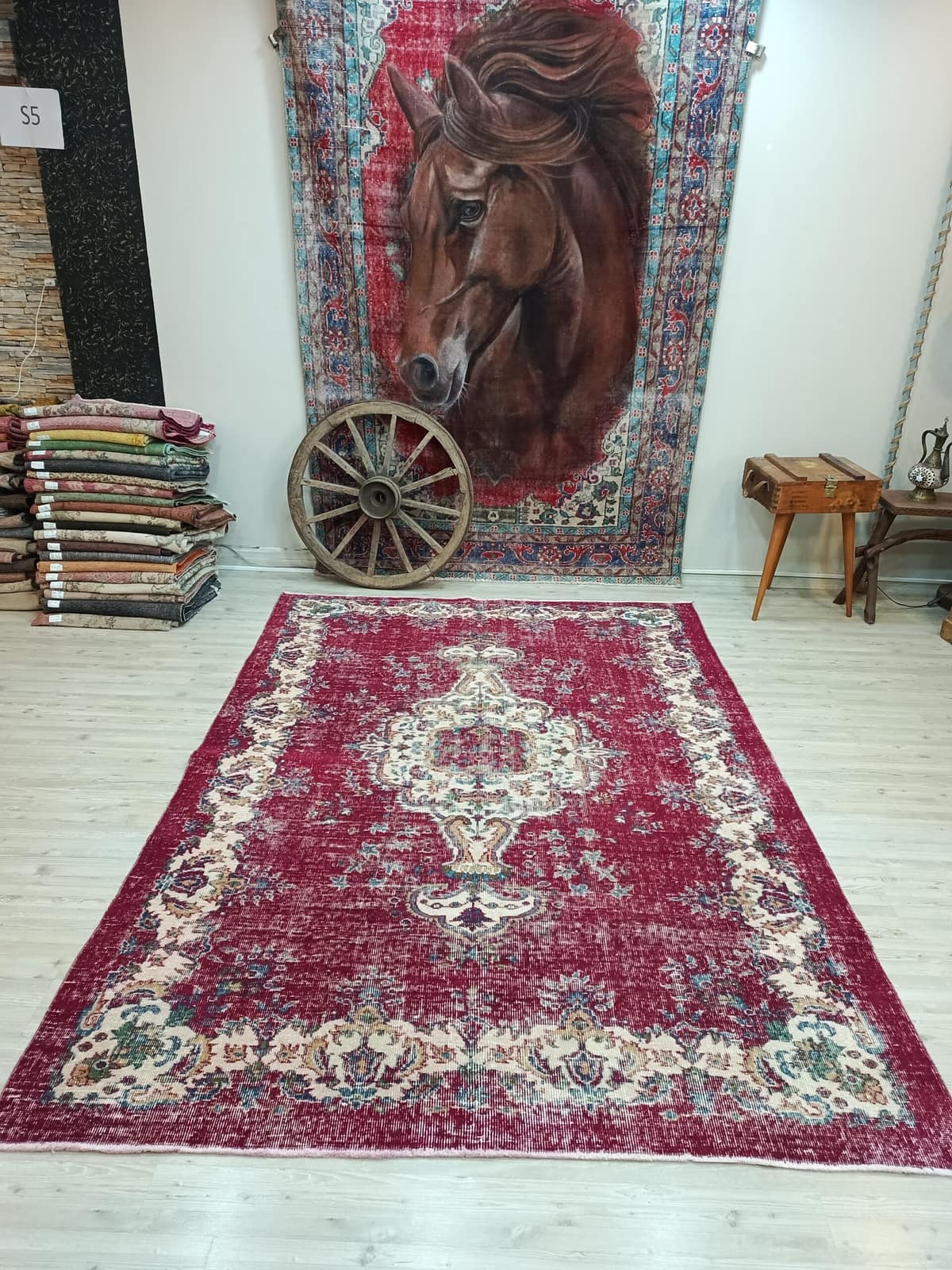 Handwoven Natural Wool Vintage Rug, vintage rug, Handmade, hand-knotted silk, size 188 × 270 cm, from Manisa