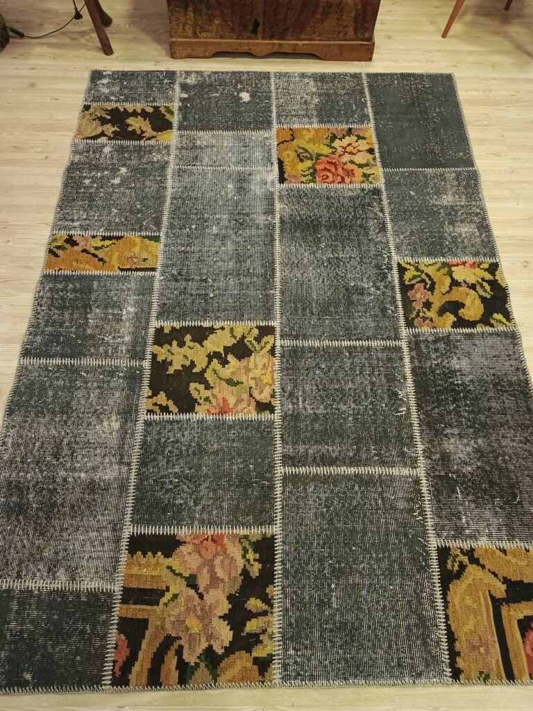 Modern Distressed Patchwork Rug, Handmade rug, wool, cotton & silk wool/weave, size 160 × 230 cm, from Gördes, SKU 6519