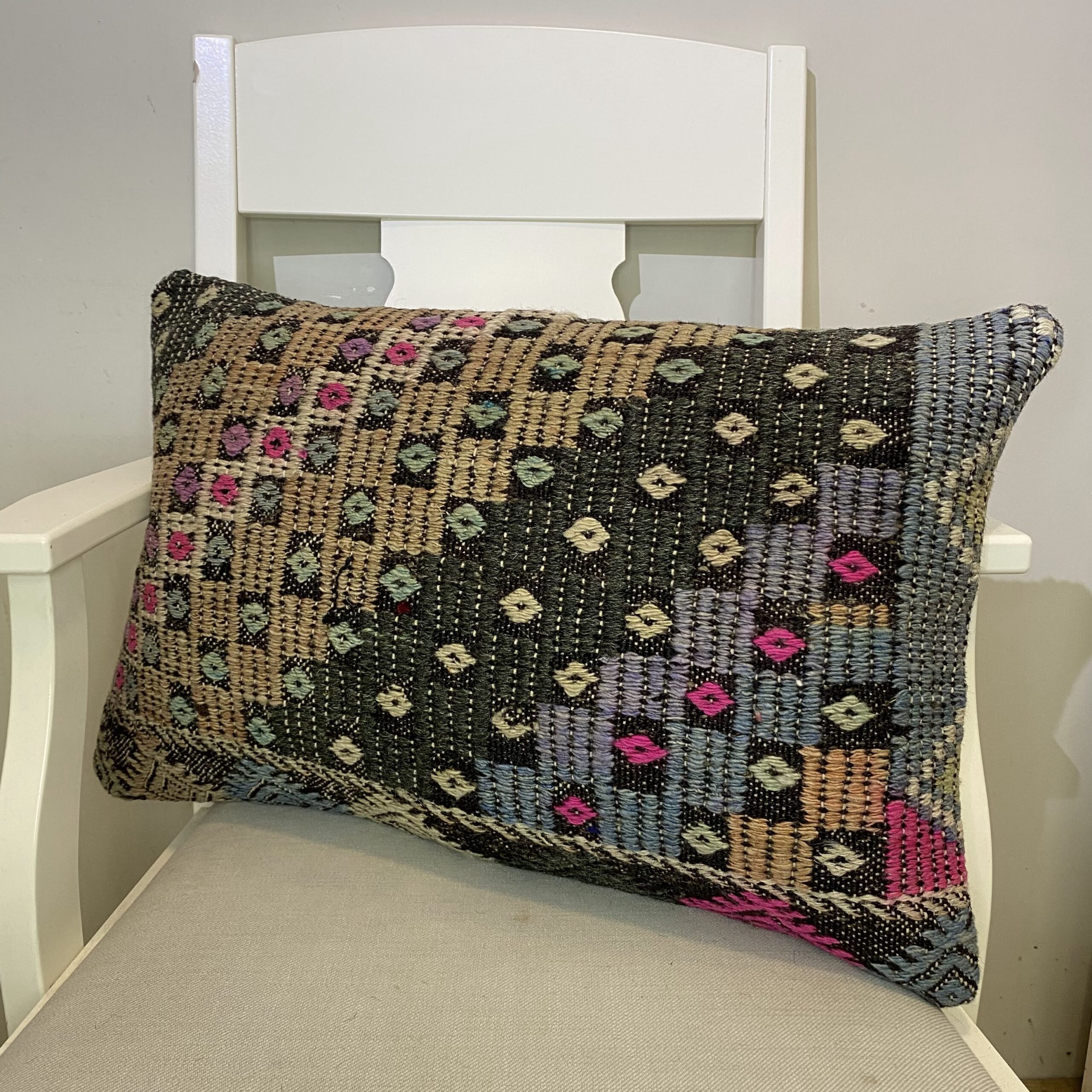 Hand-Woven Pillowcase, Kilim rug, silk wool/weave, size 40 × 60 cm, from Oushak, SKU 513